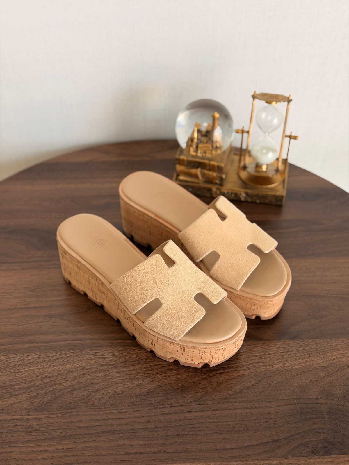 Hermès Eze 30 sandals beige colour