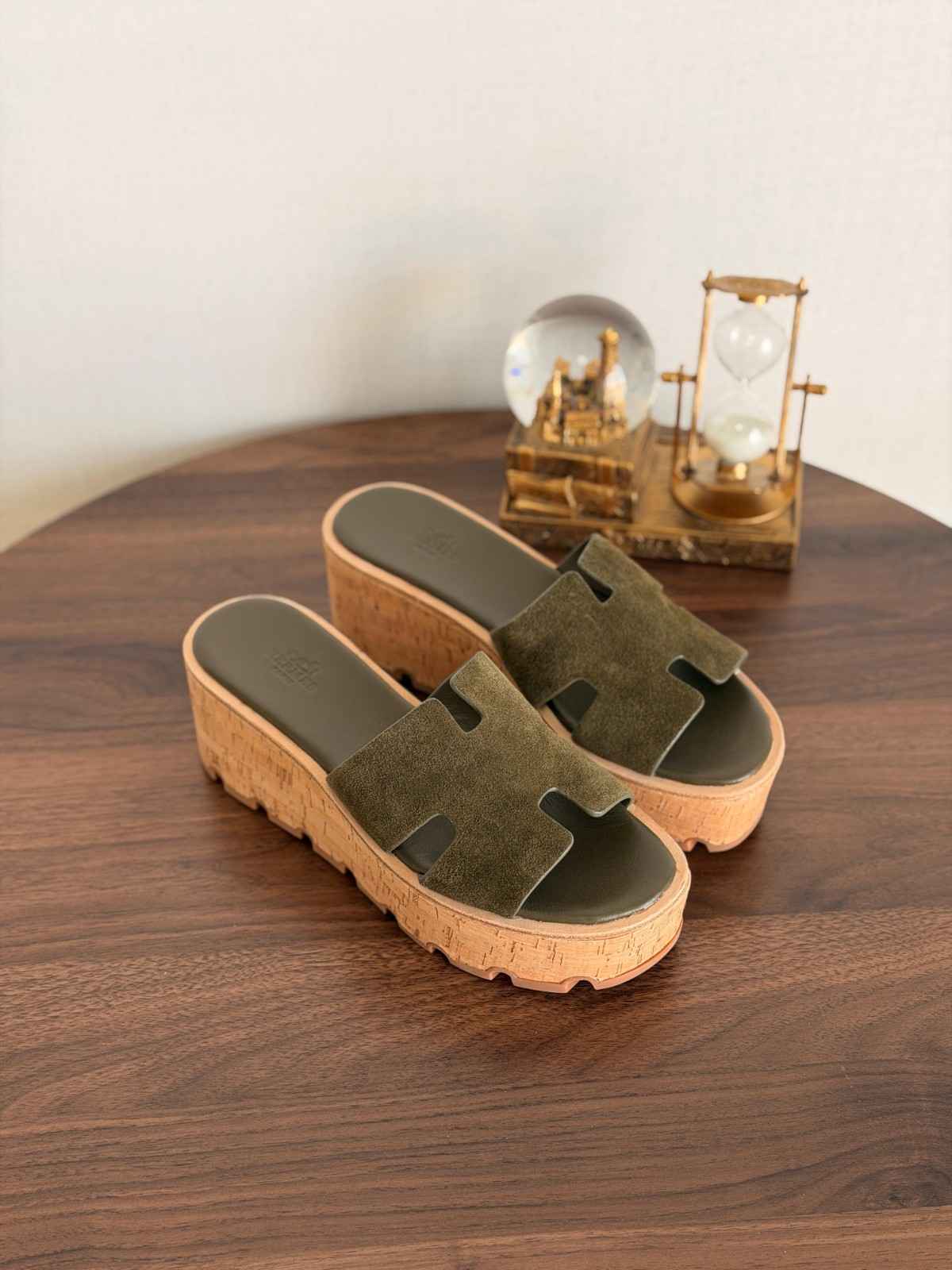 Hermès Eze 30 sandals olive colour