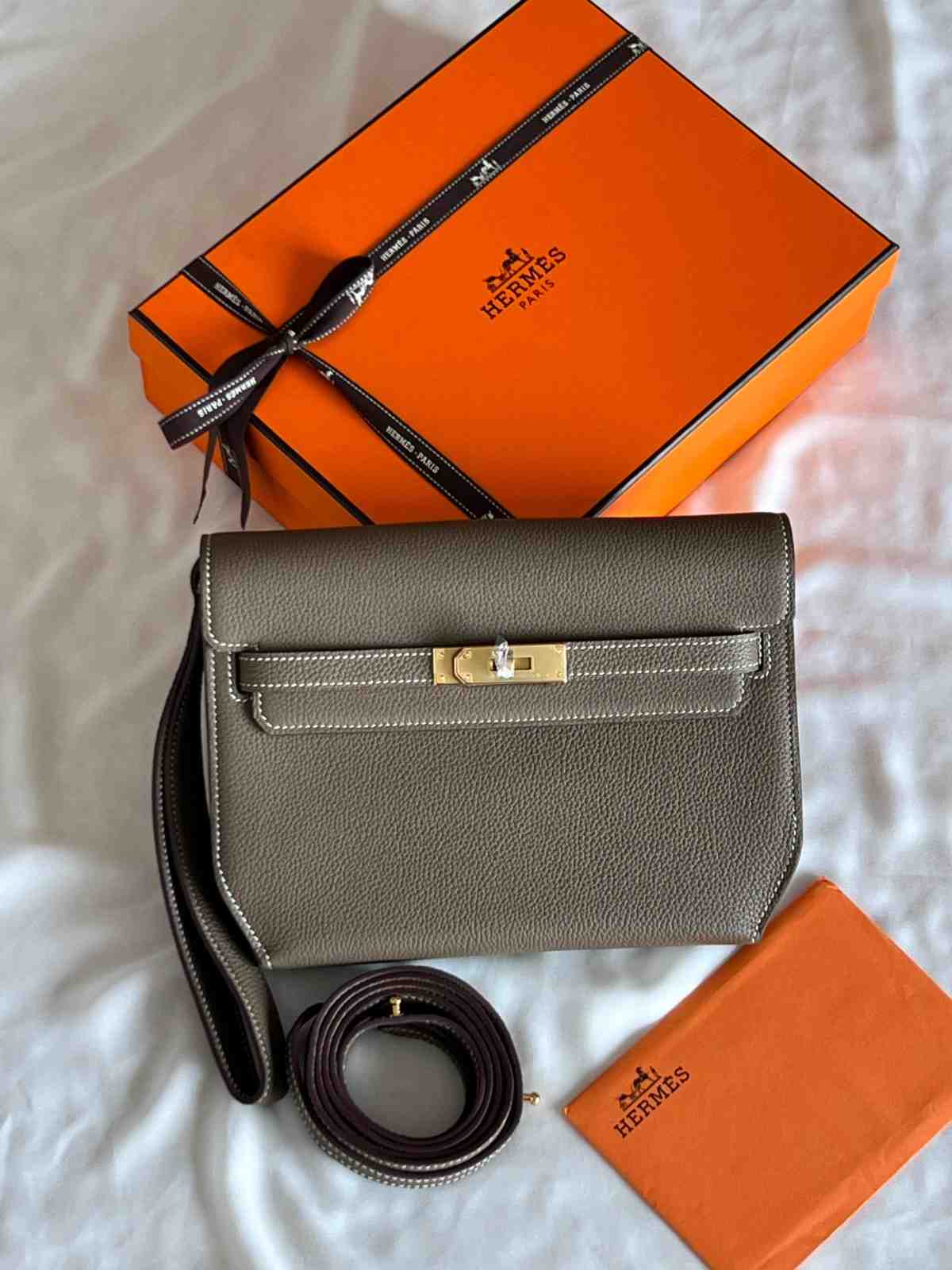Hermès Kelly Depeches 25 Pouch in Togo leather - Image 4