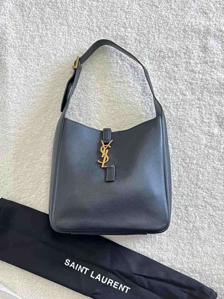 Saint Laurent Le 5 À 7 Supple Leather Shoulder Bag - Image 6