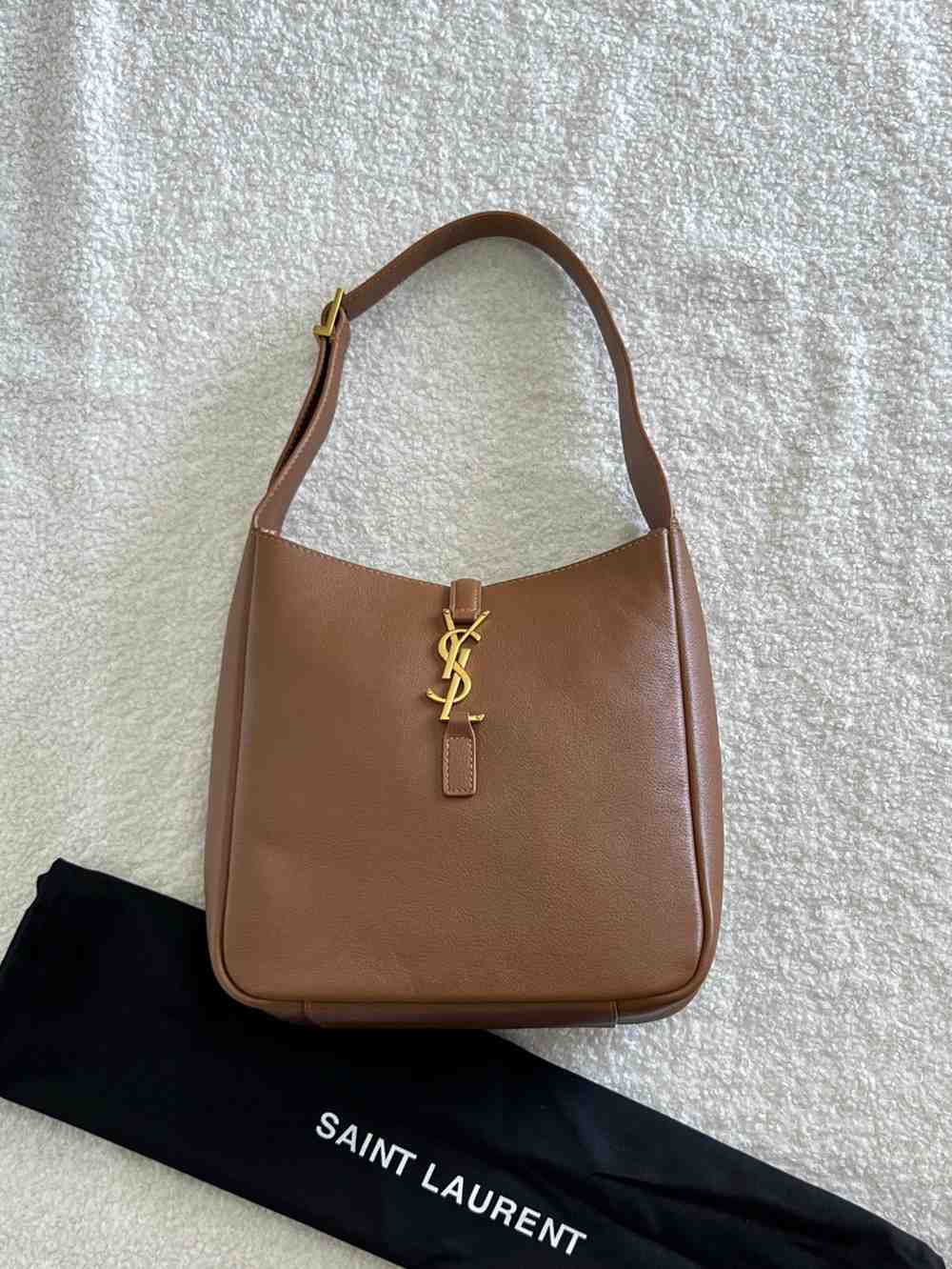 Saint Laurent Le 5 À 7 Supple Leather Shoulder Bag - Image 4