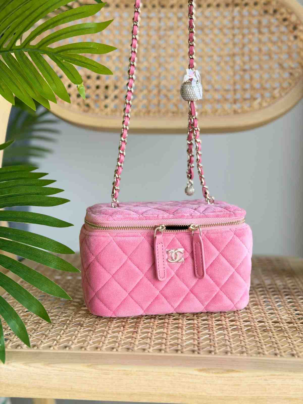 Chanel Small Vanity Case Light Pink Velvet Leather Gold Hardware pink