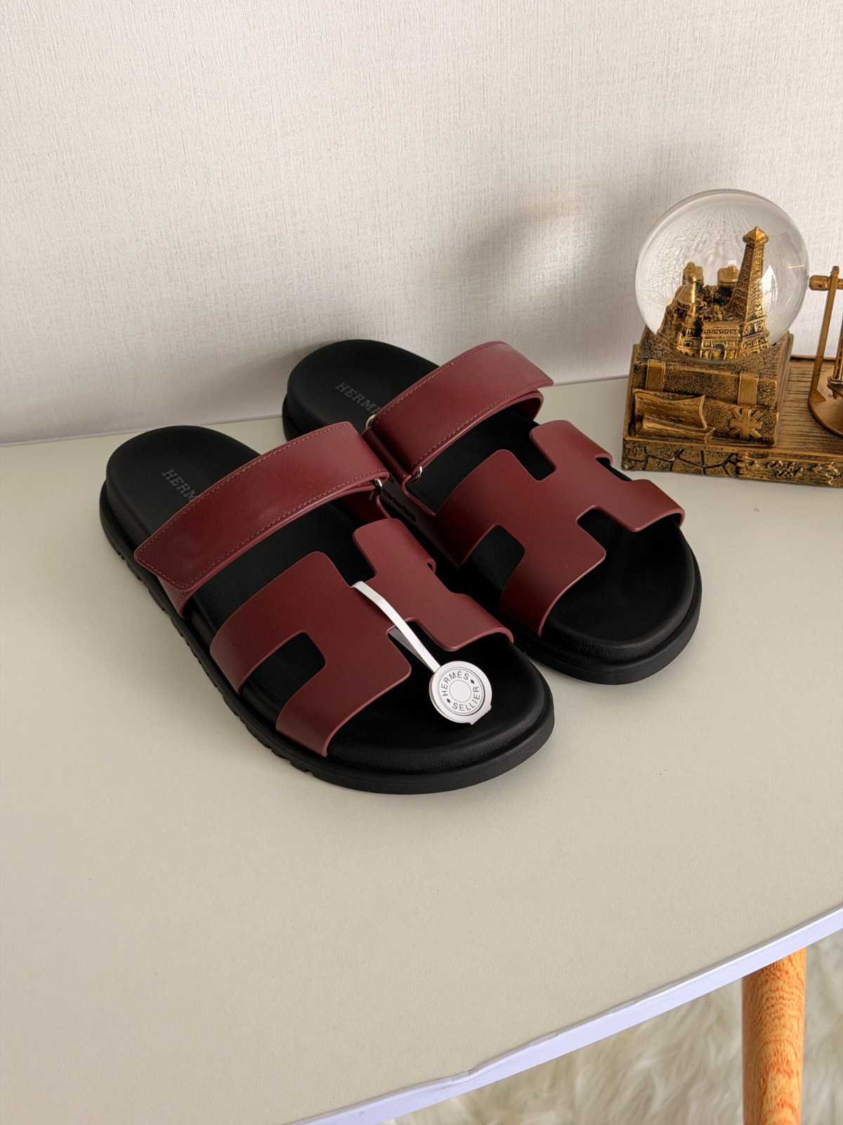 Hermès Chypre maroon colour