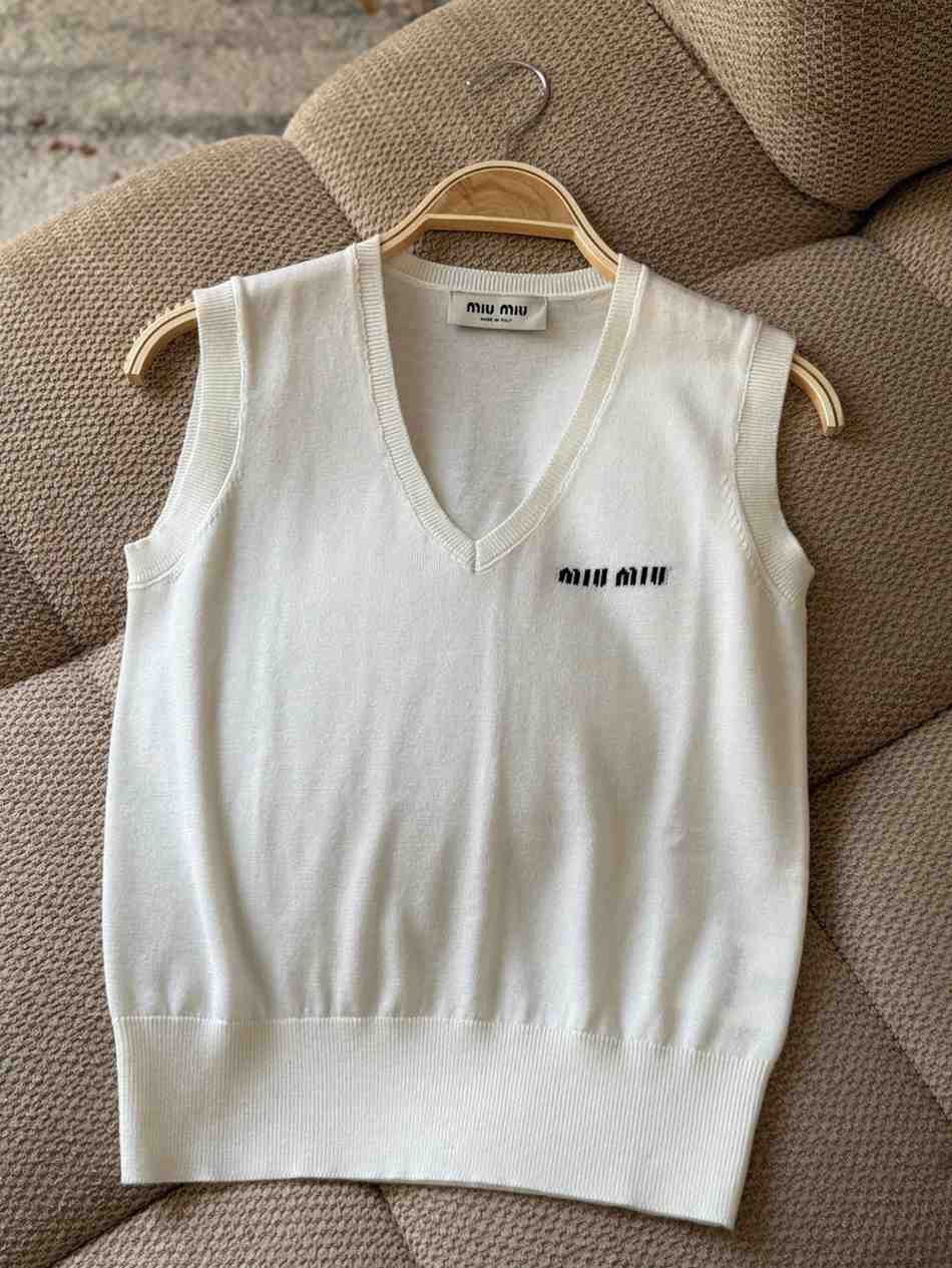 Miu Miu Wool Knitted Vest Seweter - Image 3