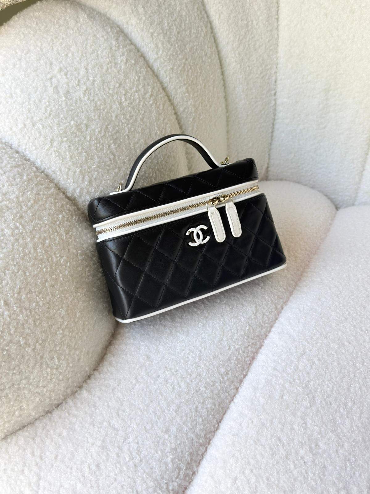 Chanel Top Handle Vanity Bag - Image 3