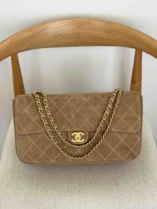 Chanel Maxi Souplissimo Flap bag is crafted from dark beige suede calfskin (3)