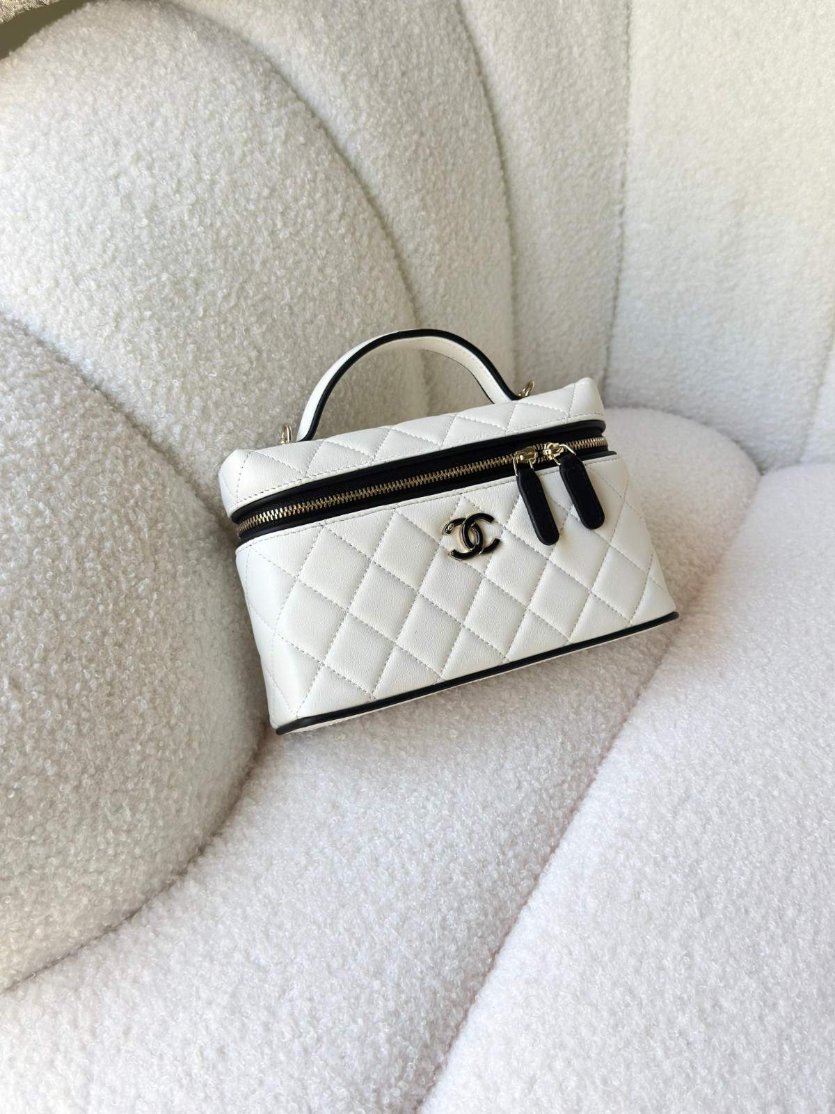 Chanel Top Handle Vanity Bag - Image 4