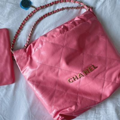 Chanel 22 small hand bag pink