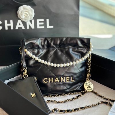 Chanel 22 mini handbag black
