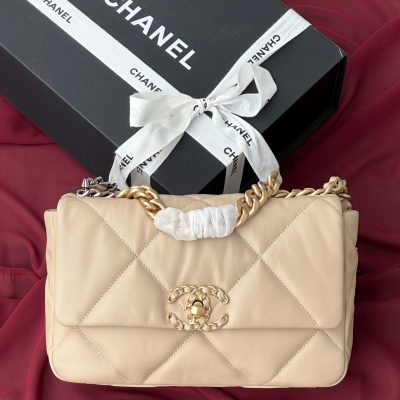 Chanel 19 Flap bag cream white