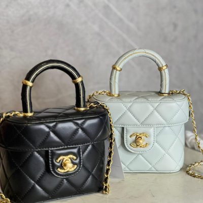 Chanel 22s vintage square small vanity case