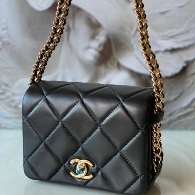 Chanel 19 handbag medium black