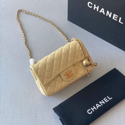 Chanel 22c pearl crush flap bag beige