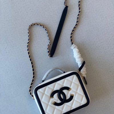 Chanel cc filigree small vanity case white