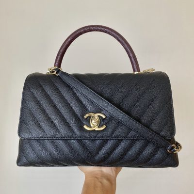 Chanel coco handle chevron bag black medium