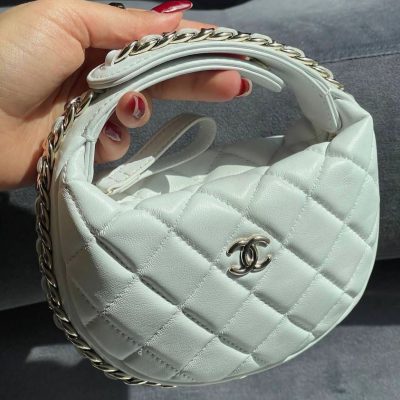 Chanel 23c hula hoop clutch bag white